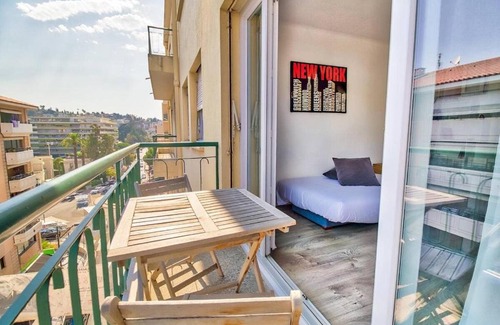 Cannes City Centre Apartment | 2 PIECES RECEMMENT RENOVE CENTRE DE CANNES 'BANANE' 2MN DES PLAGES DE LA CROISETTE ll A1B115