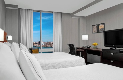 Upper East Side Hotel | 2 Queen Beds at Courtyard New York Manhattan! Onsite Dining!