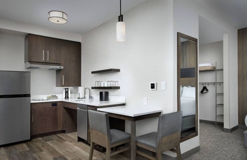 Bozeman House | 2 Relaxing Units w/ Kitchen, Pool, Close to Palisade Falls, FREE Breakfast!