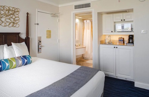 St. Pete Beach Hotel | 2 Resort View Hotel Room Balcony at Tradewinds, Onsite Pool, Parking