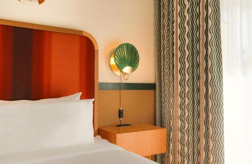 Palm Springs Hotel | 2 Retro-Chic Rooms w/Balcony | Near Downtown Palm Springs – Just 2 Miles Away!