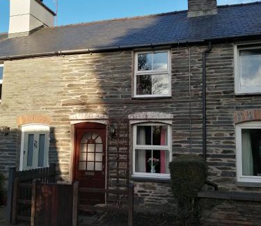 Cwrt House | 2 Rhys Terrace