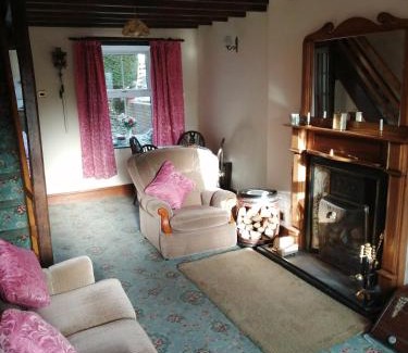 Cwrt House | 2 Rhys Terrace
