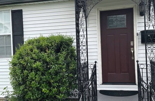 Hollygrove House | 2 riims centrally located in the NOLA Hollygrove Gert Town Area