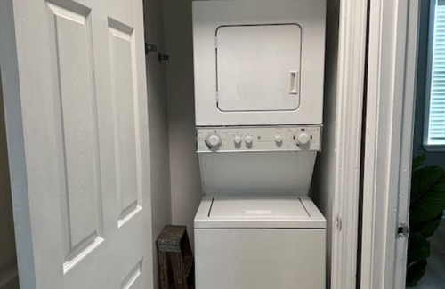 Hollygrove House | 2 riims centrally located in the NOLA Hollygrove Gert Town Area
