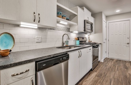 Cumberland Apartment | 2 Riverside Atlanta - Nestled in nature, close to everything!