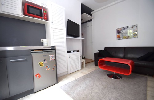 Levallois-Perret Apartment | 2-room apartment with terrace, near Paris
