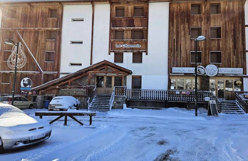 Pra Loup Apartment | 2-room apartment for 6 people, south-facing with balcony and view of the slopes