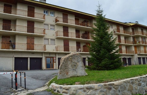 Les Angles Apartment | 2-room apartment ski-in/out with parking and balcony