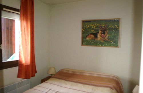 Prapoutel Apartment | 2-room cabin, slopeside, sleeps 5, balcony