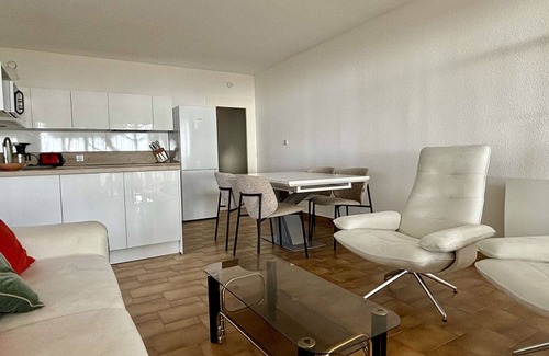 Argeles Plage Apartment | 2-room/cabin apartment, direct beach access, private parking, loggia, 4 beds