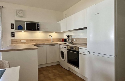 Argeles Plage Apartment | 2-room/cabin apartment, direct beach access, private parking, loggia, 4 beds