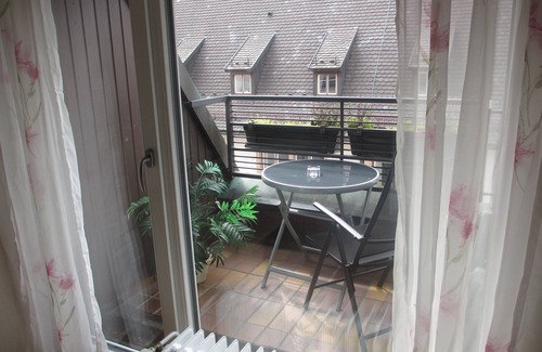 Old Town Apartment | 2 rooms Apartment in direct old town location on Rathausplatz with southwest balcony