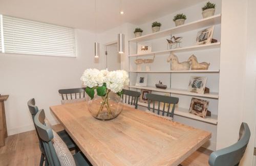Dartmouth Apartment | 2 Sails