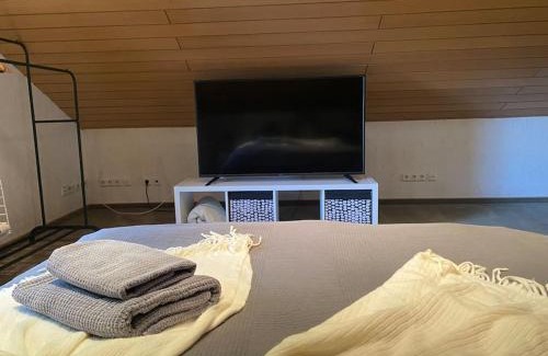 Leverkusen Apartment | 2 Schlaf- & 2 Badezimmer - direkte Busverbindung bis Köln Hbf, Messe