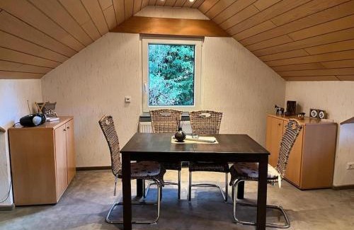 Leverkusen Apartment | 2 Schlaf- & 2 Badezimmer - direkte Busverbindung bis Köln Hbf, Messe