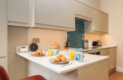 Teignmouth Cottage | 2 SEA OTTER HOUSE, pet friendly in Teignmouth