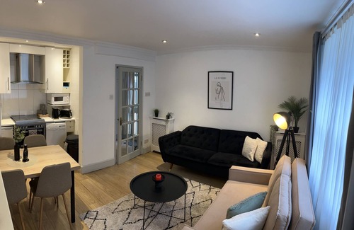 Campden Apartment | 2 single or 1 King bed in Notting Hill. Super location for sightseeing London