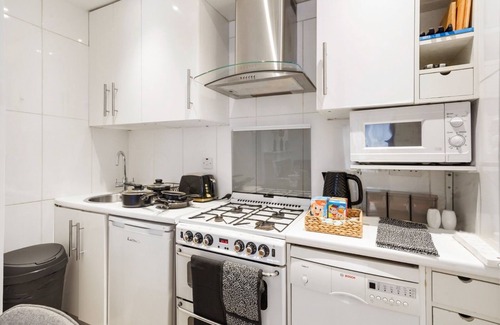 Campden Apartment | 2 single or 1 King bed in Notting Hill. Super location for sightseeing London