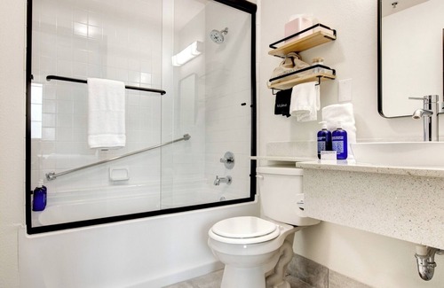Lexington Hotel | 2 Spacious Suite Ideal For Lexington Retreat | Pets Are Allowed