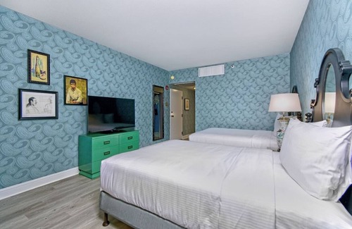 Downtown San Francisco Hotel | 2 Spacious Units with Pool & Free Breakfast in SF SoMa Area
