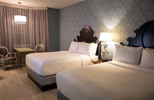 Downtown San Francisco Hotel | 2 Spacious Units with Pool & Free Breakfast in SF SoMa Area