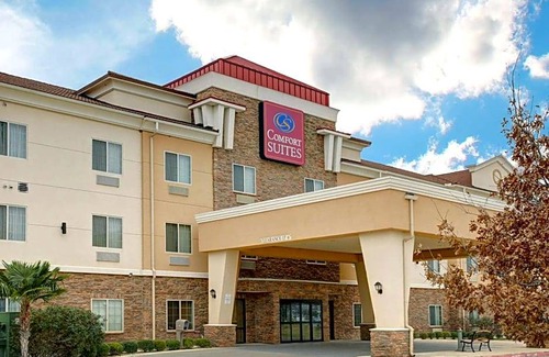 Bastrop Hotel | 2-Star Hotel ∙ Comfort Suites Bastrop