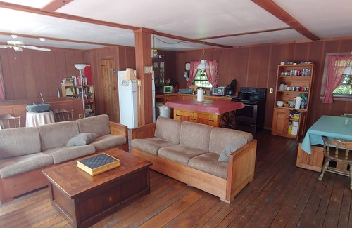Long Pond Cabin | 2 STORY POCONO HOUSE - ATTRACTIONS CLOSE!- - HUGE WRAPAROUND DECK-