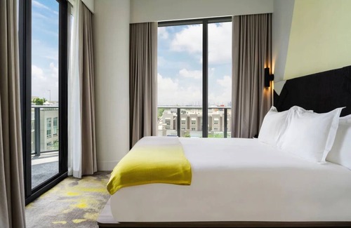 Midtown Hotel | 2 Striking Modern Suites in Midtown with Pool, Fitness, Tennis Court