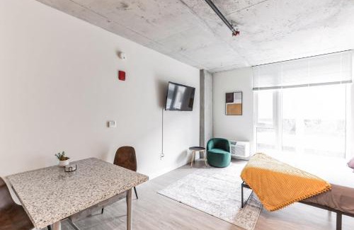 Cleveland Apartment | 2 Studios apartment w prime location