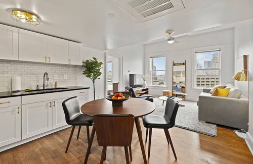 Downtown San Antonio Apartment | 2 Stylish Haven Near San Antonio Sights | Modern Amenities & Prime Location
