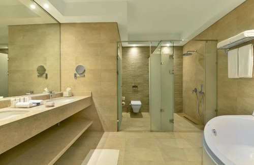 El Quseir Hotel | 2 Swim-Up Rooms & All-Inclusive Dining at Stylish Adults-Only Red Sea Retreat