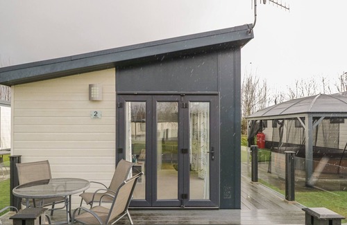 South Lakeland Leisure Village House | 2 THE YEALANDS, pet friendly, country holiday cottage in Carnforth