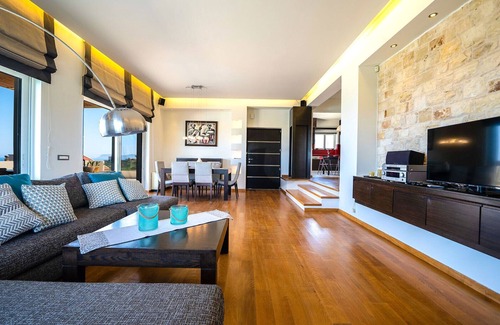 Kato Stalos Villa | 2' to Sandy Beach & Near Chania City/Family-Friendly Villa with Private Pool