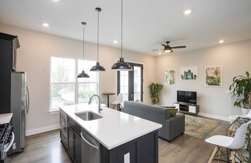 Nashville House | *2* Townhome Combo! 6 bd! Boutique Stays great for large groups!