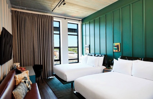 East Nashville Hotel | 2 Trendy Rooms w/Rooftop Bar and Curated Mini-Bars Near Nissan Stadium – 1 Mi.