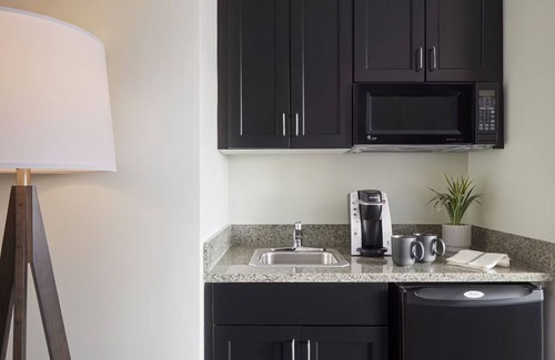Capitol Hill Hotel | 2-Unit Spacious Retreat Near US Capitol | Ideal for History Lovers & Sightseeing
