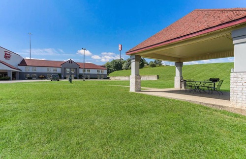 Pittsburg Apartment | 2 Units Close to Levi Jackson Wilderness Road State Park! with Free Parking!