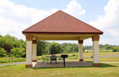 Pittsburg Apartment | 2 Units Close to Levi Jackson Wilderness Road State Park! with Free Parking!