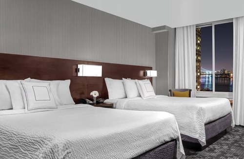 Upper East Side Hotel | 2 Units with 2 Queen Beds at Courtyard New York Manhattan/Upper East Side!