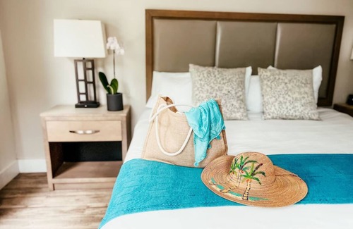 Key Largo Hotel | 2 Units with Heated Pool & Private Beach Access | Pet-Friendly