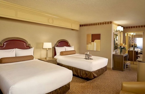 Downtown Las Vegas Hotel | 2 x Carson Tower - Deluxe Doubles Room at Golden Nugget Las Vegas
