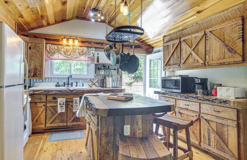 Skyland Cottage | 20-acre Cabin w/Pond: 6 Mi to River Arts District