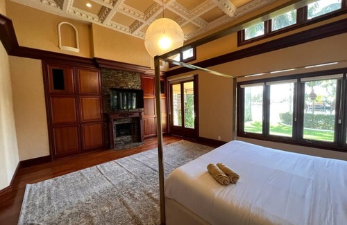 Lighthouse Point Villa | 20 Million Mansion - Lagoon