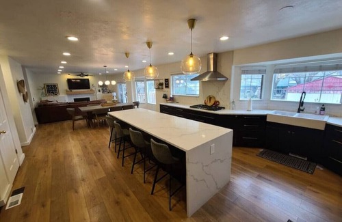 Cottonwood Heights House | 20 min from world class skiing