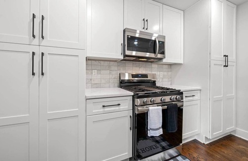 East Point House | 20% OFF | 1 BR Home |12 Mins to Airport