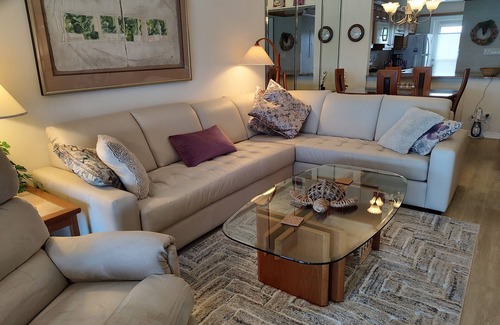 Siesta Key Condo | 20% off All Bookings for the Rest of 2025 on this Charming 2/2 Beachfront Condo