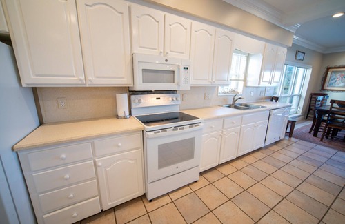 Plantation House | 20% OFF FALL! 5BR/4.5BA, Sleeps 22, Elevator, Pet Friendly