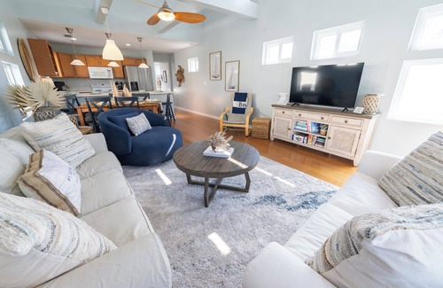 East End House | 20% OFF FALL! New to Market! Walking Distance to Shops & Restaurants!