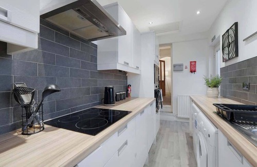 Westoe House | 20%OFF | Family 4BR Home | Seafront walks & Arbeia